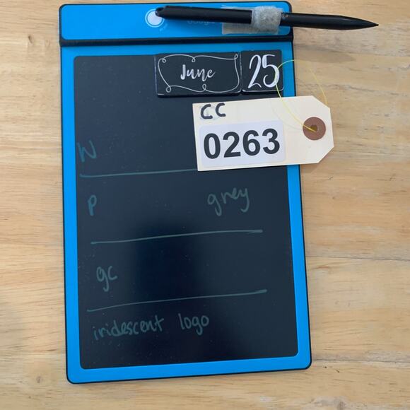 Under Armour Top Women M Medium Grey Semi Fitted HeatGear Reflective Long Sleeve - Picture 13 of 14